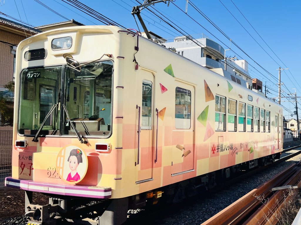 嵐電北野線を走る1両編成の路面電車