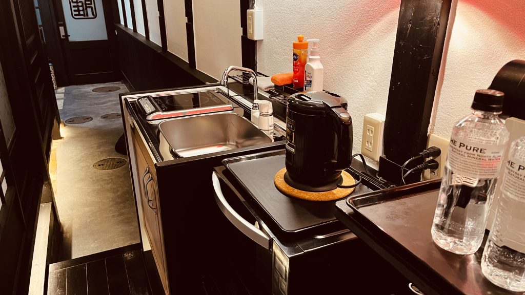 自炊もできる、京町家のコンパクトなキッチン