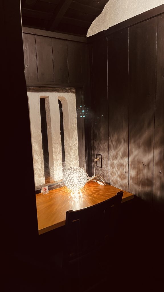 京町家二階の、こじんまりとした書斎スペース