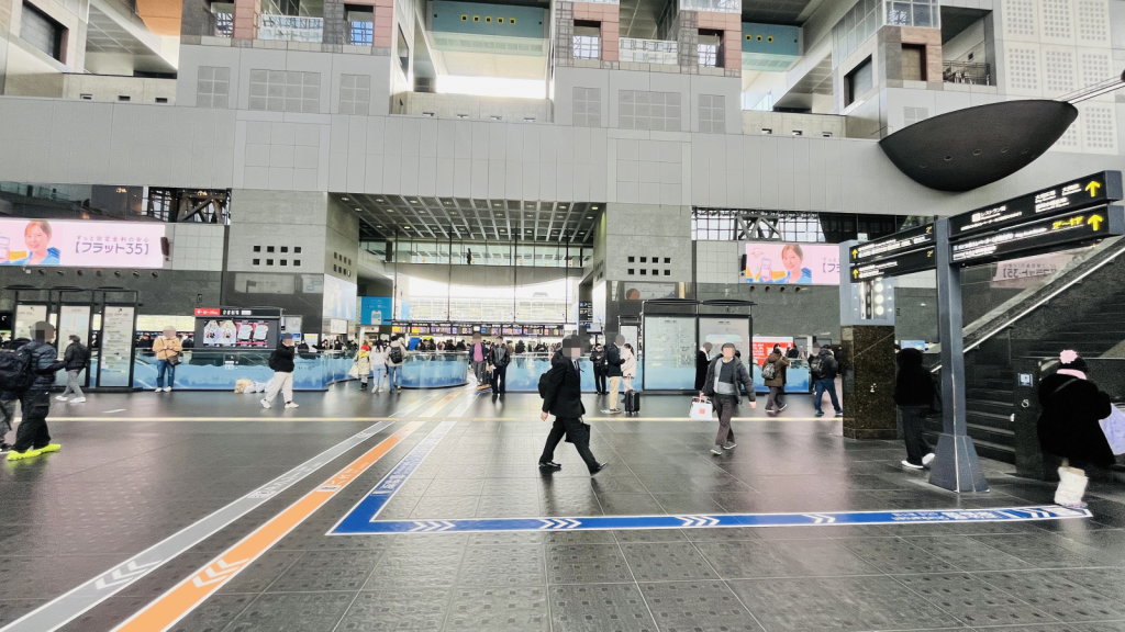 京都駅入り口入ってすぐ