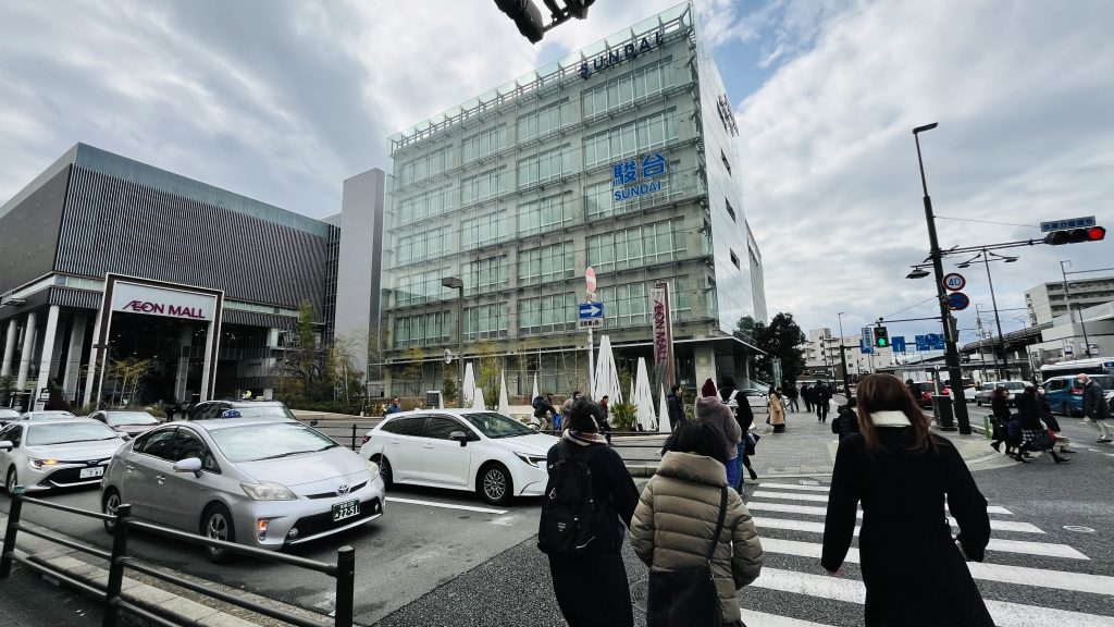 駿台予備校前の交差点と横断歩道