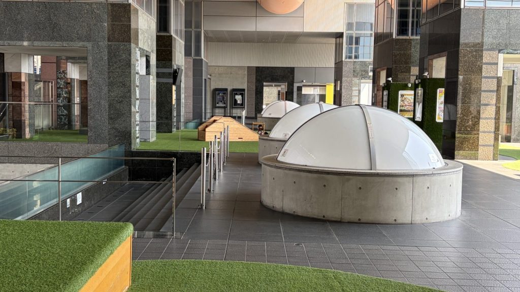 みんなの広場。少し凹んだ場所