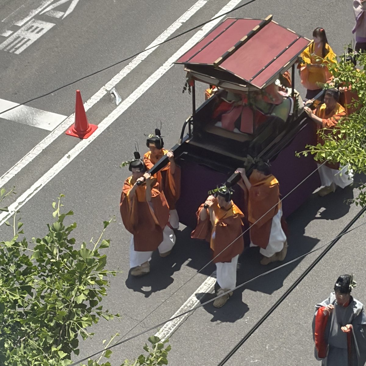 輿に乗った斎王
